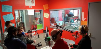interview dans le studio de la radio staarp
